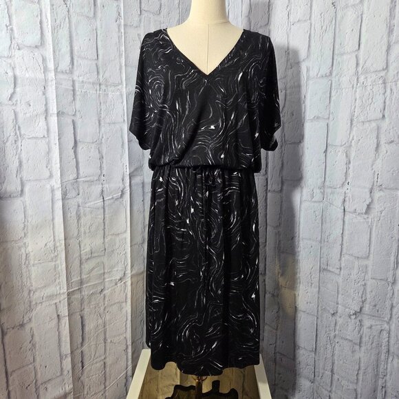 Simply Vera Vera Wang Dresses & Skirts - Simply Vera VeraWang NWT XL Black White Swirl V Neck Casual Summer T-Shirt Dress